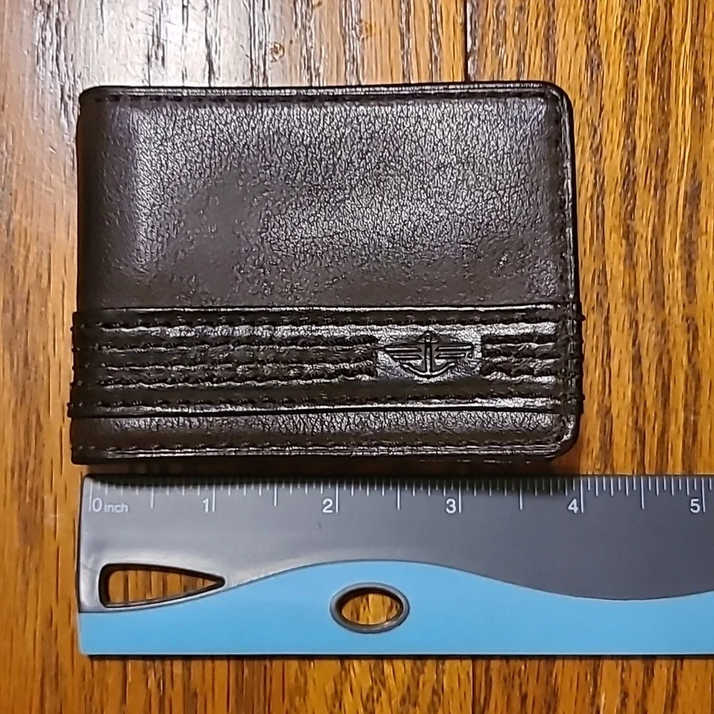 Dockers Slim Men's Briwn Wallet NIB